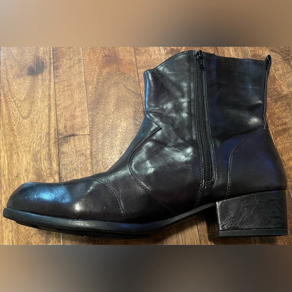 Born Crown Women’s Black Leather Boots Size 9 / 40.5